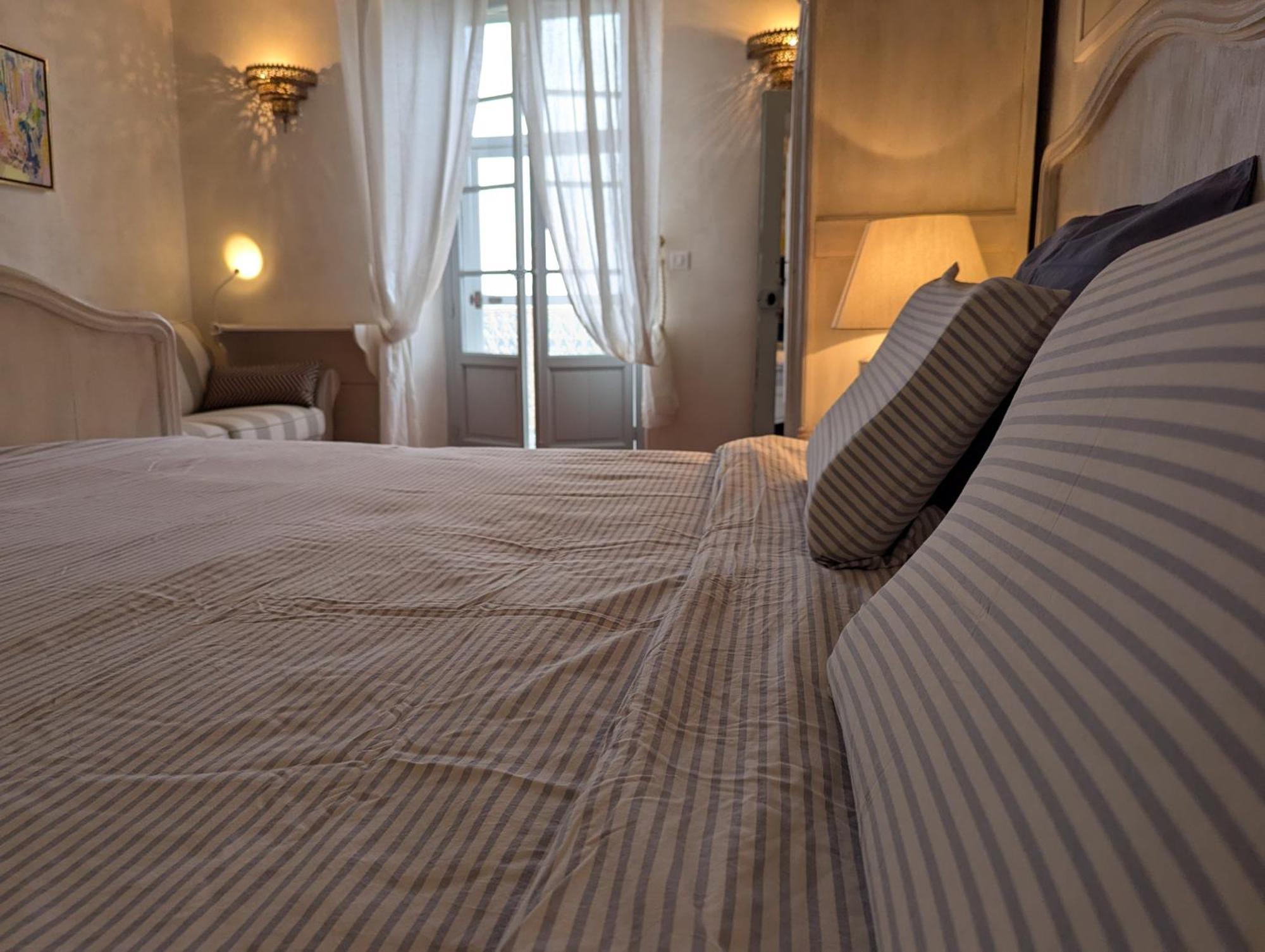 Les Chapeliers Bed and Breakfast Claviers Buitenkant foto