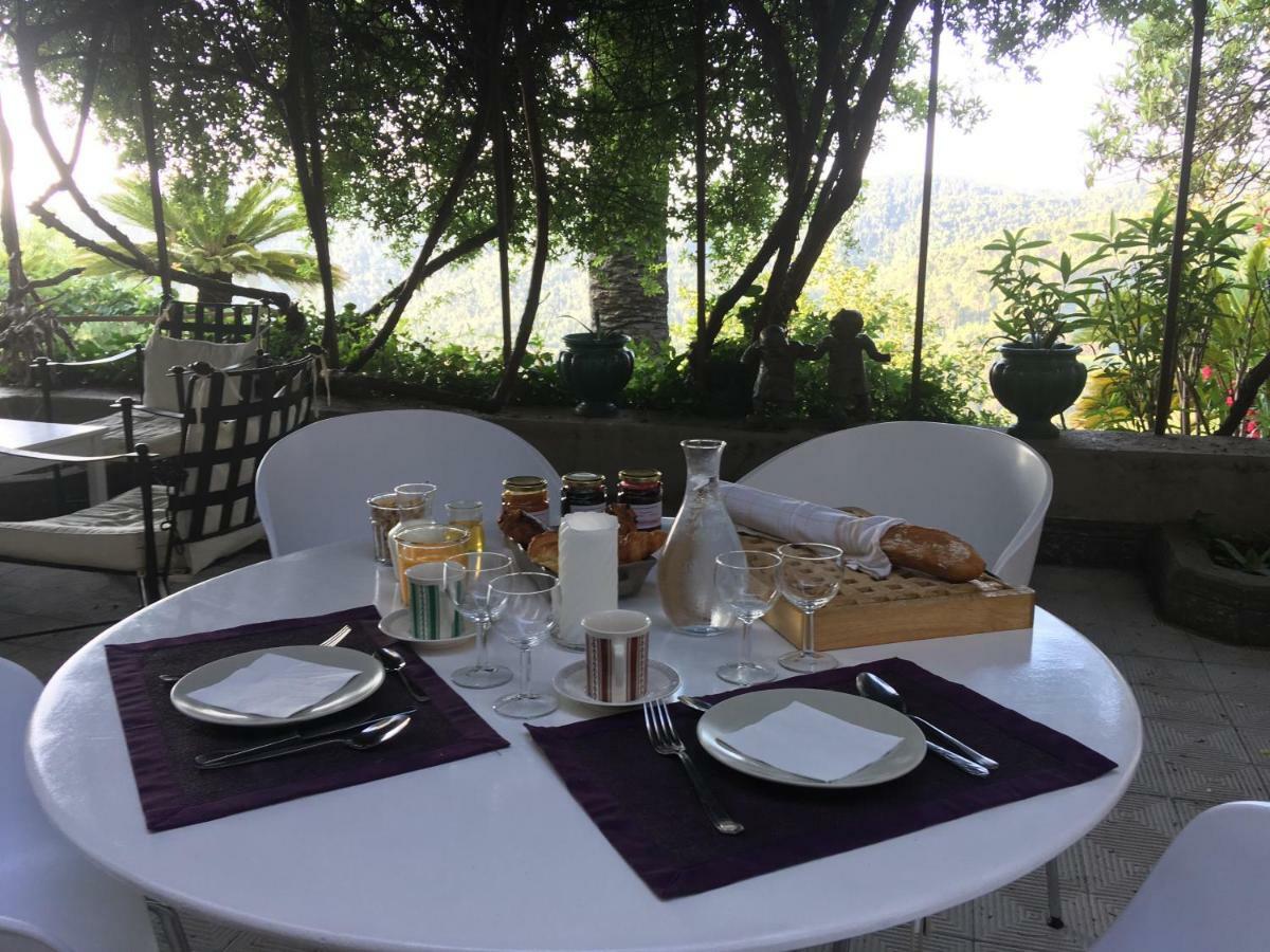Les Chapeliers Bed and Breakfast Claviers Buitenkant foto