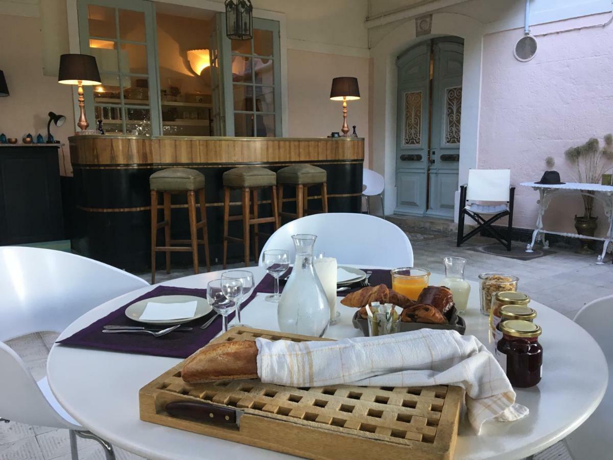Les Chapeliers Bed and Breakfast Claviers Buitenkant foto